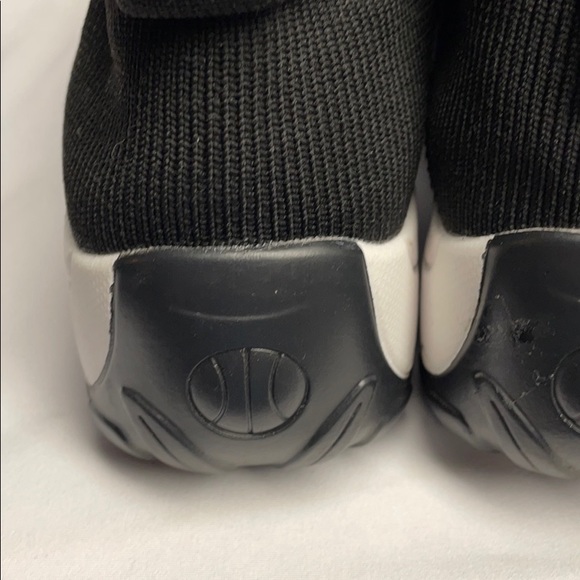 Sold!! Women’s shoes - Picture 2 of 3